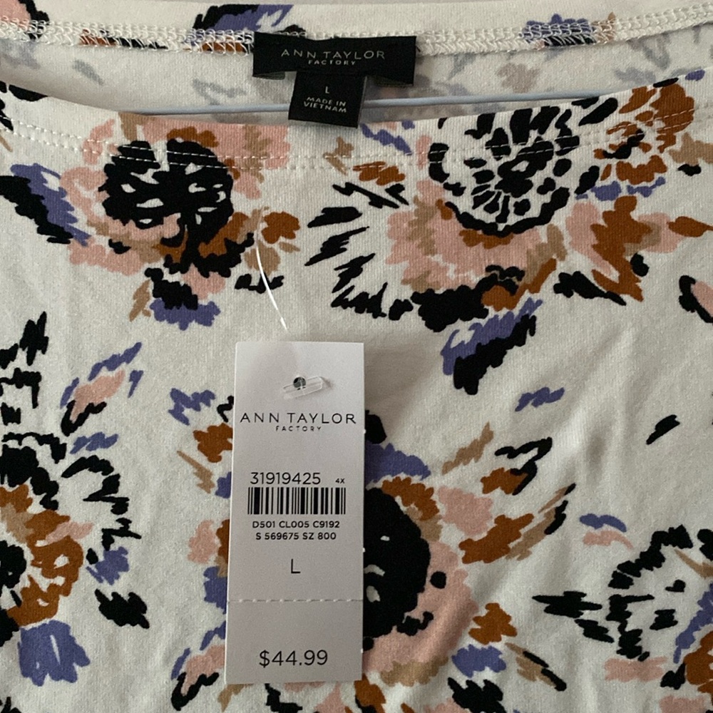 Ann Taylor flowers size large